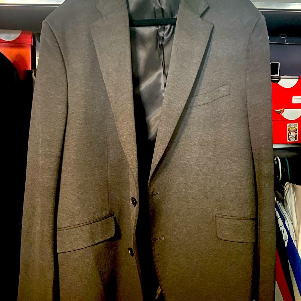 Kenneth Cole 2 button Grey Sport coat. Size (52L). Great condition. Great price